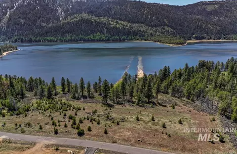 13165 Hawks Bay Rd, Donnelly, ID 83615