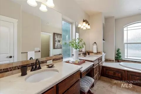 Bath - 4710 W Montage Dr, Eagle, ID 83616 photo 2 of 5
