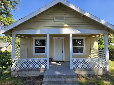 621 7th St, Clarkston, WA 99403