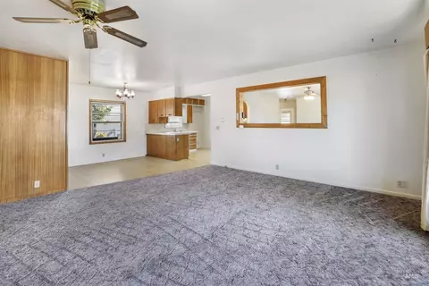 Living - 334 12th Ave W, Gooding, ID 83330 photo 7 of 8