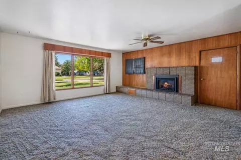 Living - 334 12th Ave W, Gooding, ID 83330 photo 5 of 8