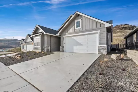 Exterior - 6408 E One Tree Pl, Eagle, ID 83629 photo 6 of 7