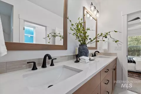 Bath - 6408 E One Tree Pl, Eagle, ID 83629 photo 3 of 8