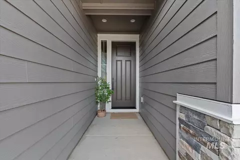 Entry Way - 6408 E One Tree Pl, Eagle, ID 83629 photo 1 of 4