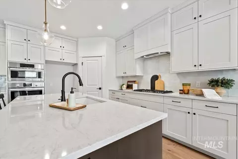 Kitchen - 6408 E One Tree Pl, Eagle, ID 83629 photo 4 of 6