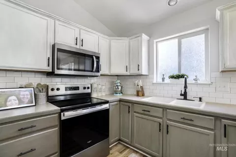Kitchen - 1144 Cortes Loop, Twin Falls, ID 83301 photo 3 of 3