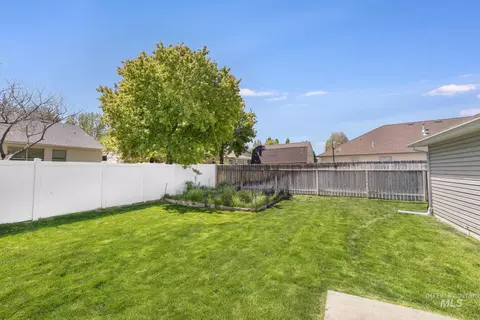 Exterior - 1144 Cortes Loop, Twin Falls, ID 83301 photo 4 of 6