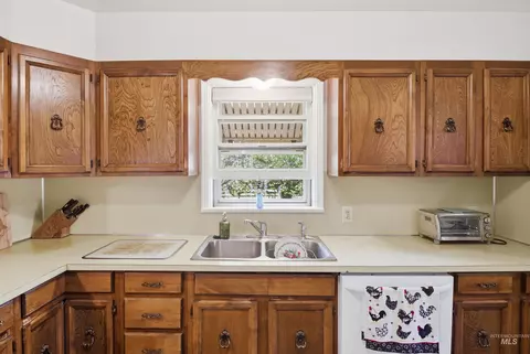 Kitchen - 1405 Duffield Flat Rd, Potlatch, ID 83855 photo 4 of 5