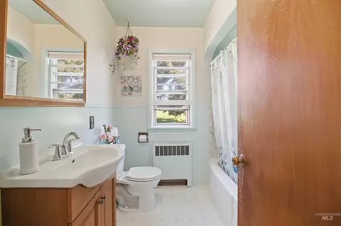 Bath - 1405 Duffield Flat Rd, Potlatch, ID 83855 photo 1 of 3