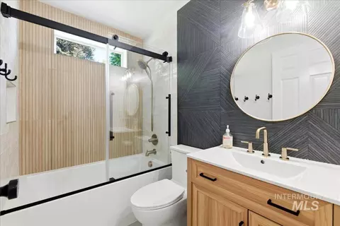 Bath - 705 W Rush Ct, Eagle, ID 83616 photo 1 of 2