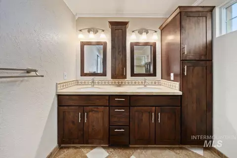 Bath - 4004 N 2600 E, Twin Falls, ID 83301 photo 2 of 3