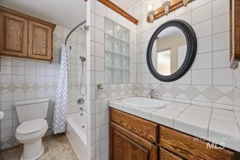 Bath - 4004 N 2600 E, Twin Falls, ID 83301 photo 1 of 3