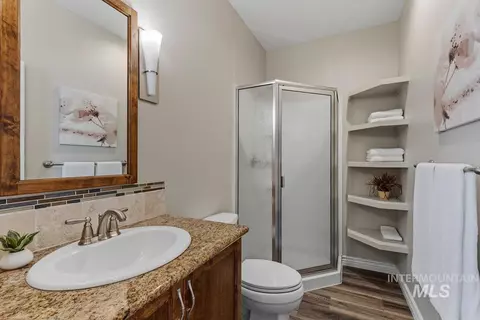 Bath - 724 N Alog Ave, Eagle, ID 83616 photo 4 of 4