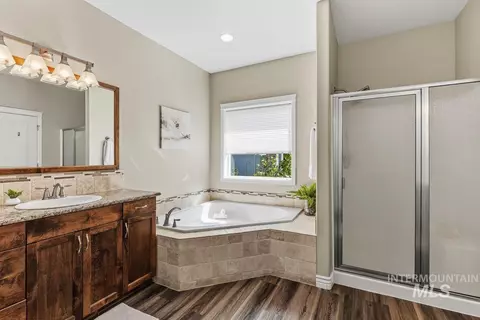 Bath - 724 N Alog Ave, Eagle, ID 83616 photo 2 of 4