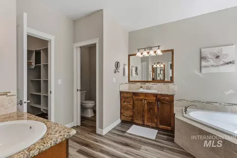 Bath - 724 N Alog Ave, Eagle, ID 83616 photo 1 of 4