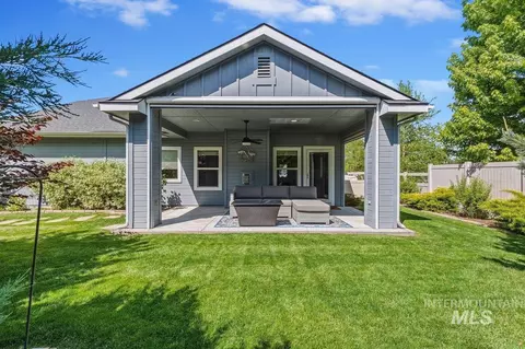 Exterior - 724 N Alog Ave, Eagle, ID 83616 photo 4 of 13