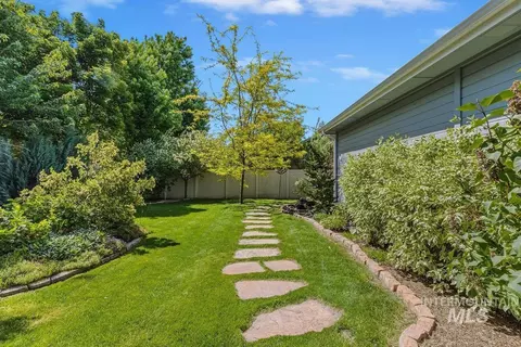 Exterior - 724 N Alog Ave, Eagle, ID 83616 photo 9 of 13
