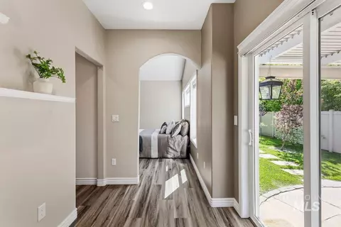 Entry Way - 724 N Alog Ave, Eagle, ID 83616 photo 2 of 2