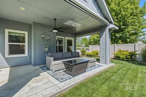 Exterior - 724 N Alog Ave, Eagle, ID 83616 photo 6 of 13