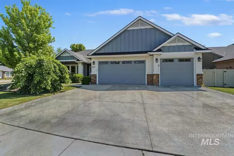 Exterior - 724 N Alog Ave, Eagle, ID 83616 photo 3 of 13
