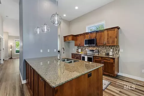 Kitchen - 724 N Alog Ave, Eagle, ID 83616 photo 2 of 2