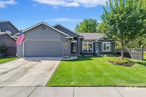 637 E Willow Brook Dr, Meridian, ID 83646