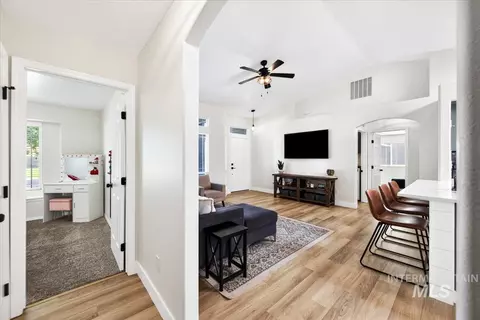 Entry Way - 637 E Willow Brook Dr, Meridian, ID 83646 photo 2 of 3