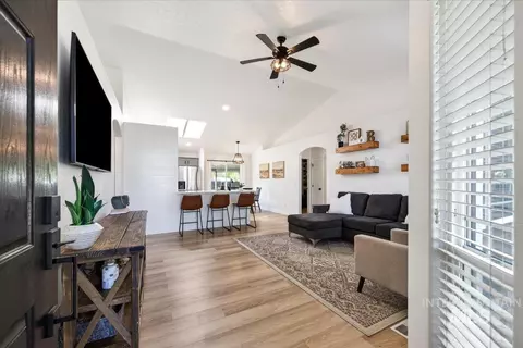 Entry Way - 637 E Willow Brook Dr, Meridian, ID 83646 photo 1 of 3