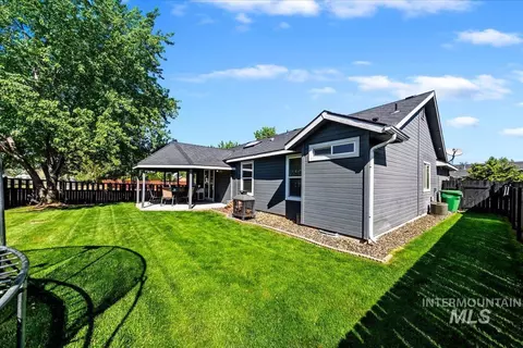 Exterior - 637 E Willow Brook Dr, Meridian, ID 83646 photo 10 of 16