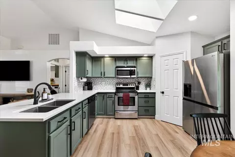 Kitchen - 637 E Willow Brook Dr, Meridian, ID 83646 photo 4 of 4