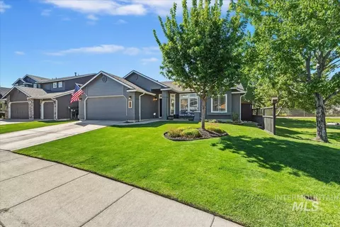 Exterior - 637 E Willow Brook Dr, Meridian, ID 83646 photo 15 of 16