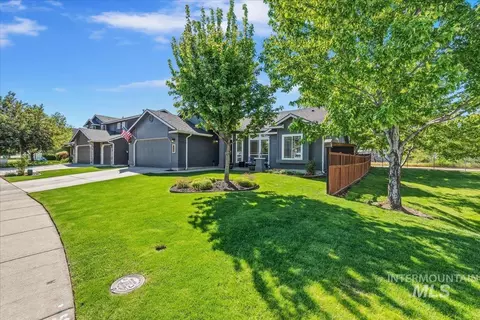 Exterior - 637 E Willow Brook Dr, Meridian, ID 83646 photo 14 of 16