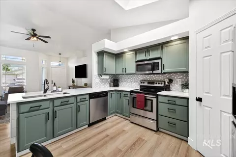 Kitchen - 637 E Willow Brook Dr, Meridian, ID 83646 photo 1 of 4