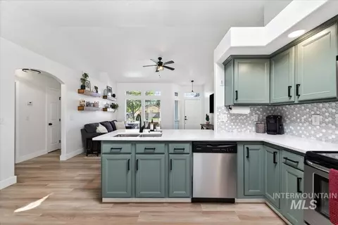Kitchen - 637 E Willow Brook Dr, Meridian, ID 83646 photo 3 of 4