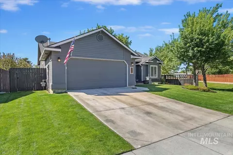 Exterior - 637 E Willow Brook Dr, Meridian, ID 83646 photo 3 of 16