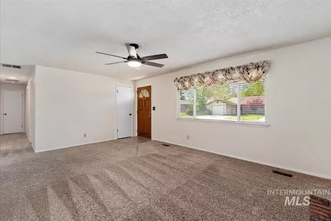 Living - 580 E Amanita St, Eagle, ID 83616 photo 4 of 4