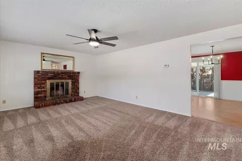 Living - 580 E Amanita St, Eagle, ID 83616 photo 3 of 4