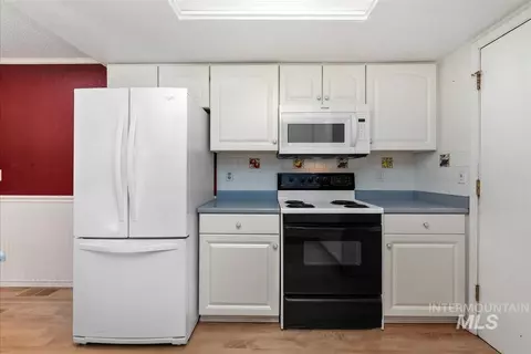 Kitchen - 580 E Amanita St, Eagle, ID 83616 photo 6 of 6