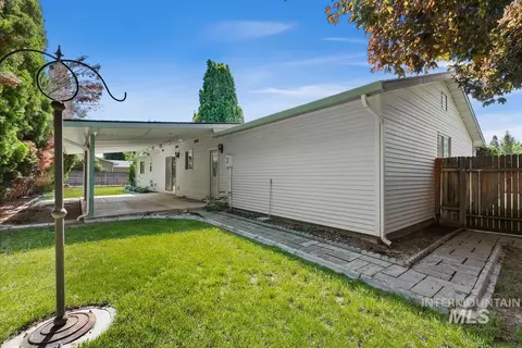 Exterior - 580 E Amanita St, Eagle, ID 83616 photo 3 of 7
