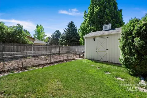 Exterior - 580 E Amanita St, Eagle, ID 83616 photo 4 of 7