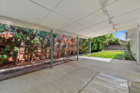 Exterior - 580 E Amanita St, Eagle, ID 83616 photo 2 of 7