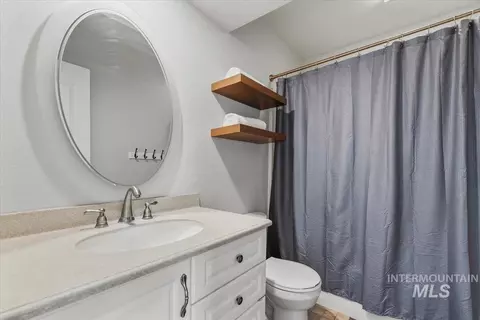 Bath - 2339 N Equestrian Pl, Eagle, ID 83616 photo 2 of 2