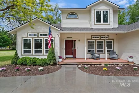 Exterior - 2339 N Equestrian Pl, Eagle, ID 83616 photo 2 of 8