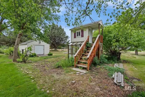 Exterior - 2339 N Equestrian Pl, Eagle, ID 83616 photo 7 of 8