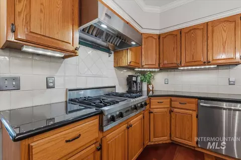 Kitchen - 2339 N Equestrian Pl, Eagle, ID 83616 photo 3 of 3