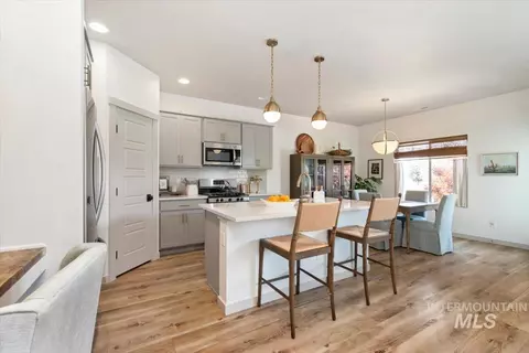 Kitchen - 5948 W Hamm Ln, Eagle, ID 83616 photo 3 of 5