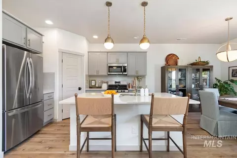 Kitchen - 5948 W Hamm Ln, Eagle, ID 83616 photo 4 of 5