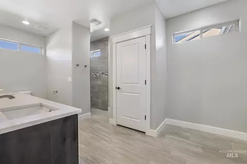 Bath - 298 Sandi Rd, Twin Falls, ID 83301 photo 2 of 5