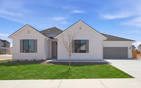 811 Thunderbolt Dr, Mountain Home, ID 83647