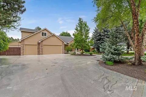 Exterior - 1420 W Powder Ct, Eagle, ID 83616 photo 4 of 14
